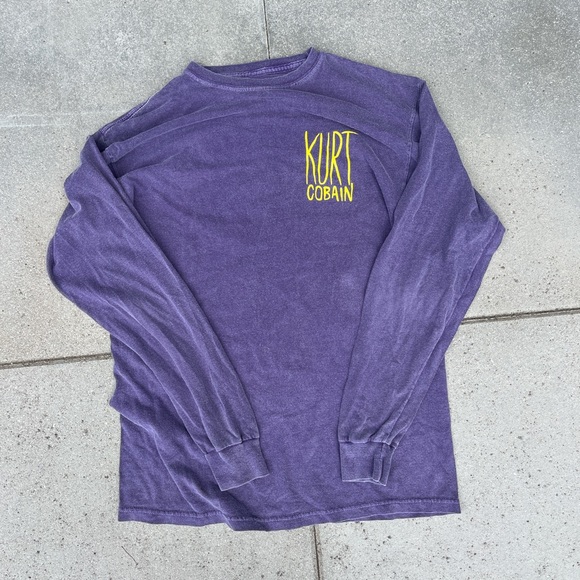 Vintage Kurt Cobain Long Sleeve
Size S
#vintage #y2k #streetwear #music - Picture 2 of 3